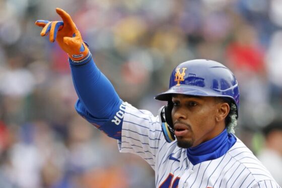 Fotografía de archivo en la que se registró puertorriqueño Francisco Lindor, campocorto y bateador designado de los Mets de Nueva York, quien anotó dos cuadrangulares y remolcó cuatro carreras en el triunfo a domicilio de su equipo 2-8 sobre los Gigantes de San Francisco en la MLB. EFE/Jason Szenes