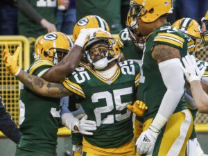 Jugadores de los Green Bay Packers celebrando tras un pase certero de Jordan Love. Fotografía de archivo. (NFL, Anitta) EFE/EPA/TANNEN MAURY