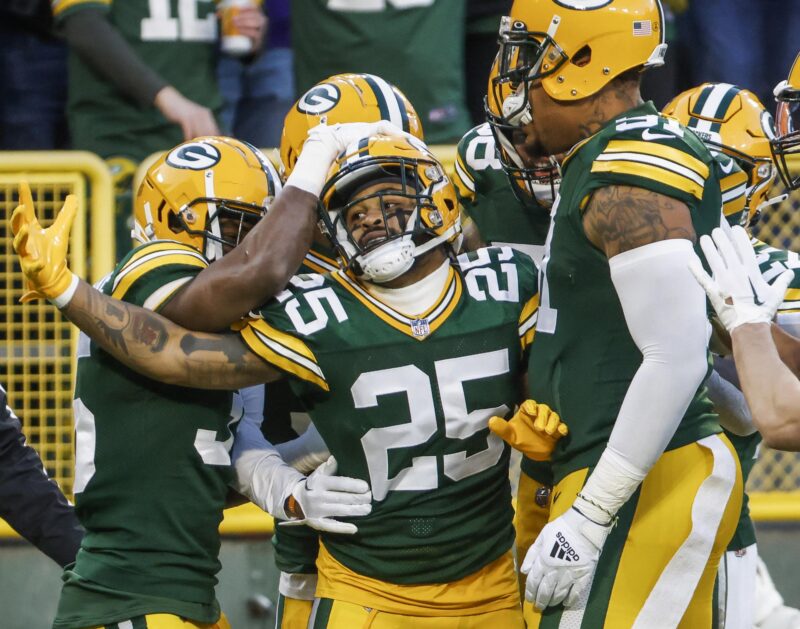 Jugadores de los Green Bay Packers celebrando tras un pase certero de Jordan Love. Fotografía de archivo. (NFL, Anitta) EFE/EPA/TANNEN MAURY