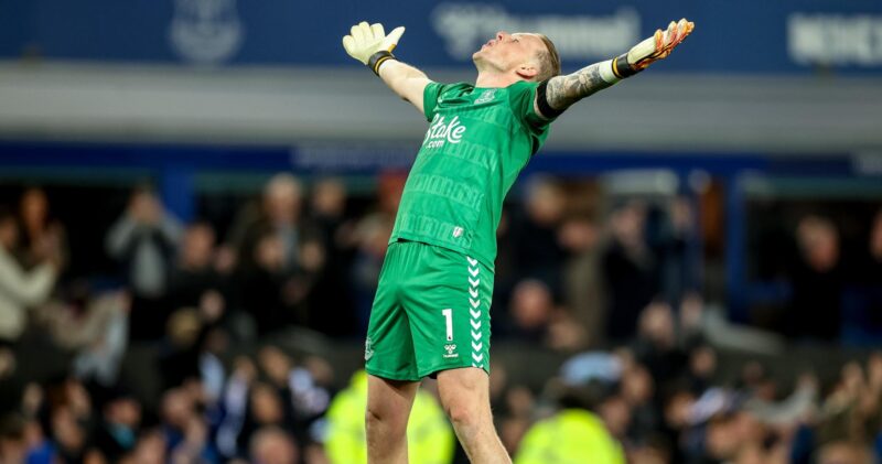 El portero Jordan Pickford en el duelo de Liverpool que han jugado Everton FC y Liverpool FC, en Liverpool, Reino Unido. EFE/EPA/ADAM VAUGHAN