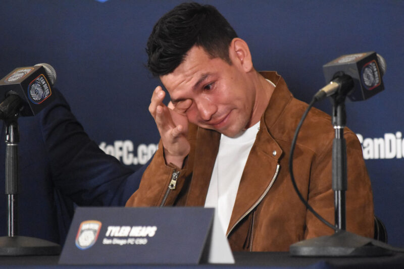 El mexicano Hirving 'Chucky' Lozano reacciona durante su presentación oficial como nuevo jugador del San Diego FC en San Diego, California (EEUU). EFE/Priscila Chávez Flores