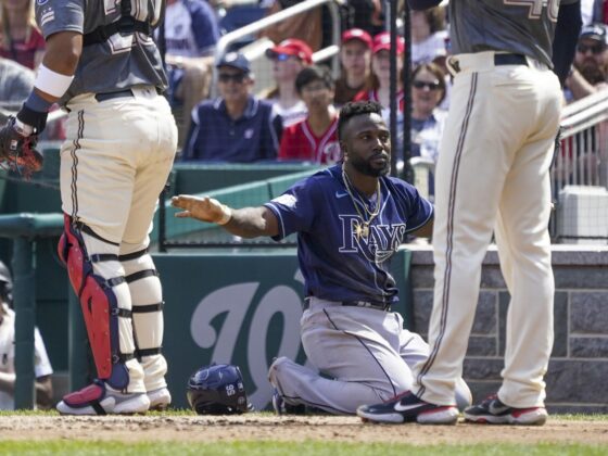 Fotografía de archivo en la que se registró al cubano nacionalizado en México Randy Arozarena (2-d), jardinero de los Rays de Tampa Bay, durante un partido de la MLB. Arozarena aportó un cuadrangular de dos carreras para guiar la victoria de su equipo 5-4 sobre los Yanquis de Nueva York. EFE/Shawn Thew