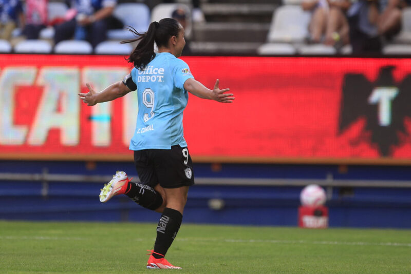 Charlyn Corral brilla con hat-trick en la goleada del Pachuca Imagen de archivo de Charlyn Corral de Pachuca celebrando un gol. EFE / David Martínez Pelcastre