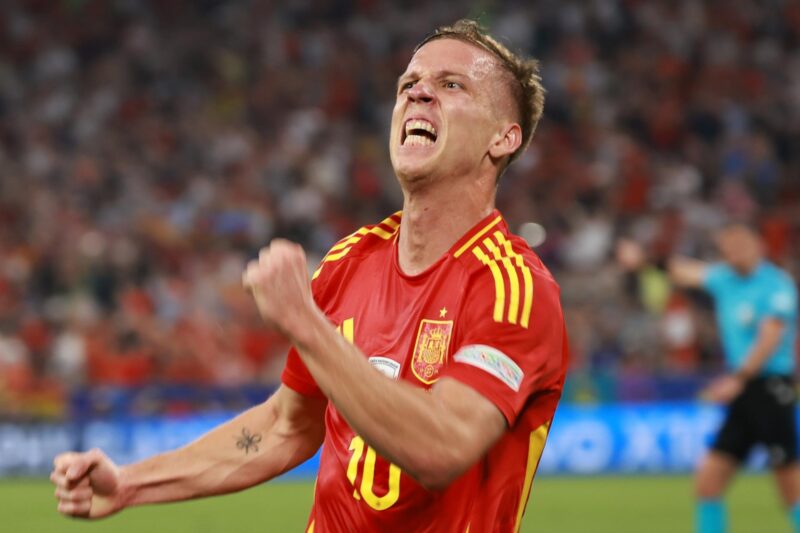 Dani Olmo, nuevo jugador del Barcelona por seis temporadas Dani Olmo celebra un gol con la selección española en la pasada Eurocopa. EFE/EPA/CLEMENS BILAN