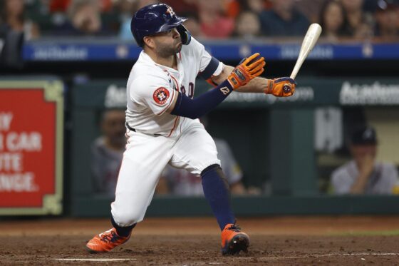 Fotografía de archivo en la que se registró al venezolano José Altuve, segunda base de los Astros de Houston, quien aportó un jonrón de dos carreras en el triunfo a domicilio de su equipo 4-8 sobre los Medias Rojas de Boston en la MLB. EFEAdam Davis