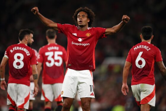 Manchester (Reino Unido, 16/08/2024.- Joshua Zirkzee, nuevo jugador del Manchester United, celebra el gol de la victoria que él marcó (1-0) ante el Fulham en partido de la primera jornada de la Premier League inglesa. EFE/EPA/ADAM VAUGHAN