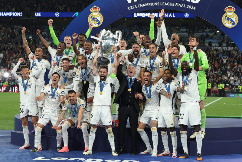 Los jugadores del Real Madrid celebran su victoria en la final de la última edición de la Liga de Campeones. hoEFE / Kiko Huesca.