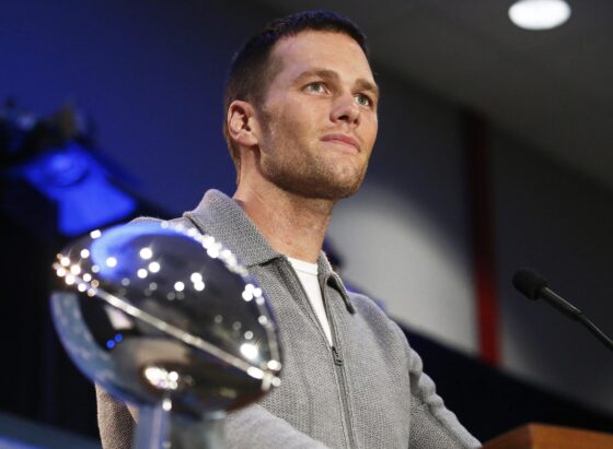 Fotografía de archivo en la que se registró al legendario exmariscal de campo Tom Brady, durante una rueda de prensa, en Houston (Texas, EE.UU.). EFE/Larry W. Smith