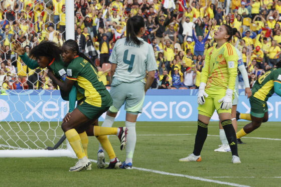 AMDEP5474. BOGOTÁ (COLOMBIA), 31/08/2024.- Nicole Ndjock Pouhe (i) de Camerún celebra un gol este sábado, en un partido del grupo A de la Copa Mundial Femenina sub-20 entre las selecciones de Camerún y México en el estadio El Campín en Bogotá (Colombia). EFE/ Mauricio Dueñas Castañeda
