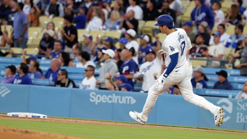 Shohei Ohtani se roba tres bases y va por otro récord con los Dodgers Shohei Ohtani se roba tres bases y va por otro récord con los Dodgers