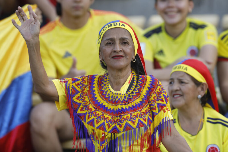 Una hincha de Colombia anima en un partido del grupo A de la Copa Mundial Femenina sub-20. EFE/ Luis Eduardo Noriega Arboleda
