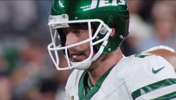 Tras perder con los Bills de Búfalo, Aaron Rodgers sumó otro récord, aunque en el apartado negativo: se convirtió en el quarterback más capturado en la historia de la NFL, con 567 capturas en su carrera.