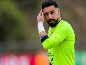 El arquero de la selección de fútbol de Ecuador, Hernán Galindez, participa durante un entrenamiento en Quito (Ecuador). EFE/José Jácome