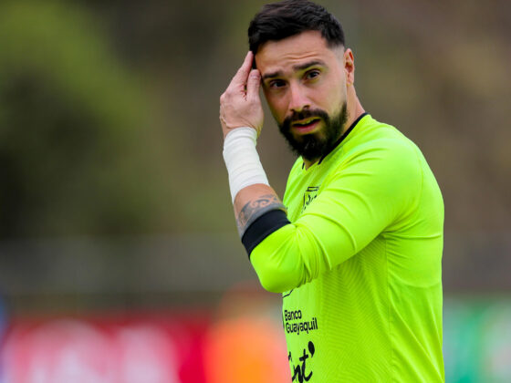 El arquero de la selección de fútbol de Ecuador, Hernán Galindez, participa durante un entrenamiento en Quito (Ecuador). EFE/José Jácome