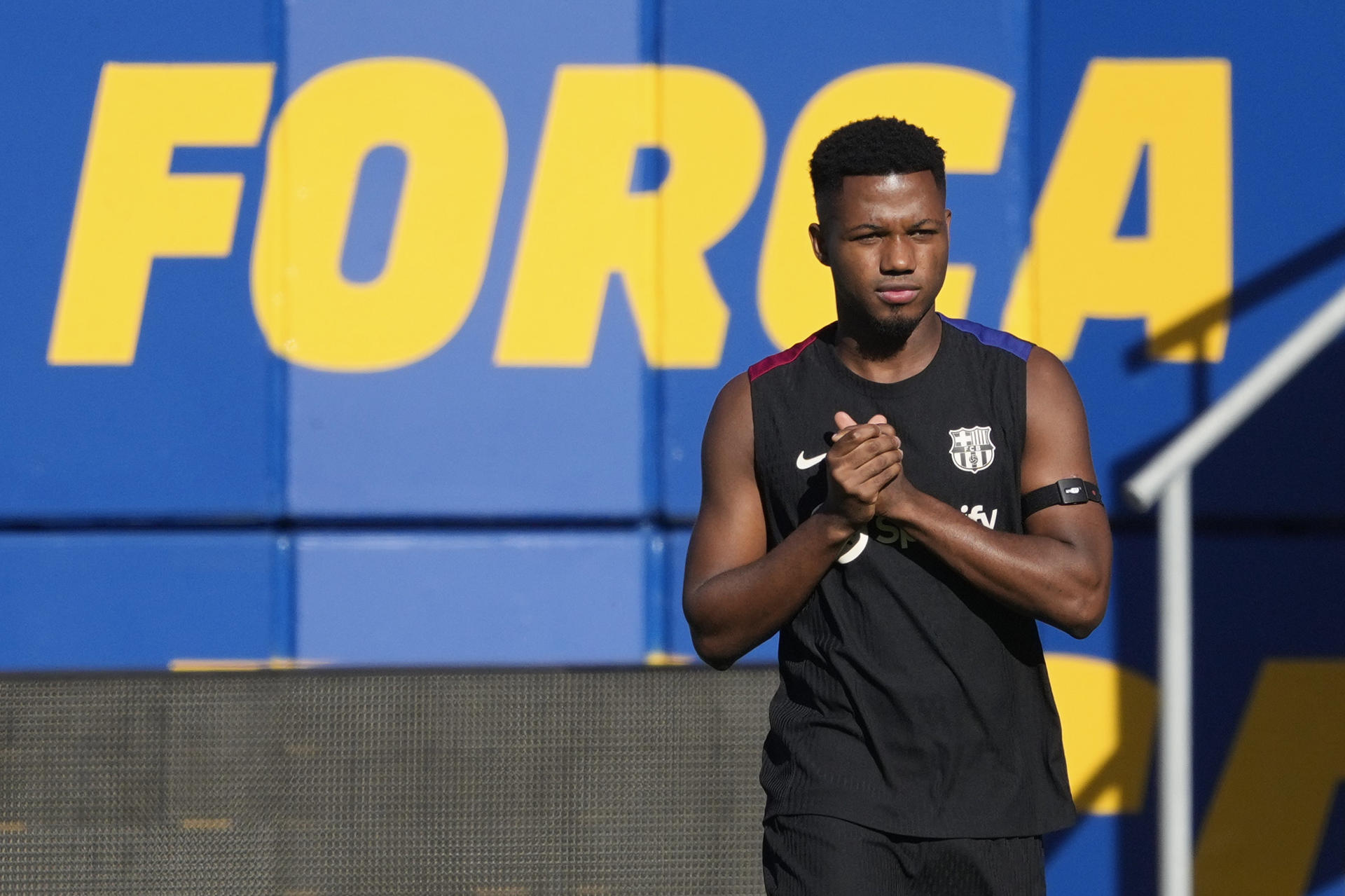 Incertidumbre sobre el futuro de Ansu Fati, Monaco o Barcelona El delantero del FC Barcelona Ansu Fati durante el entrenamiento de este sábado en el estadio Johan Cruyff previo al encuentro con el Girona FC de la quinta jornada de LaLiga. EFE/Alejandro García