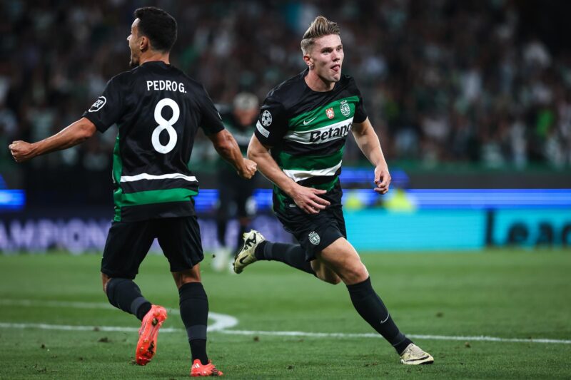 El delantero del Sporting Viktor Gyokeres (d) celebra el 1-0 durante el partido de la UEFA Champions League que han jugado Sporting C y LOSC Lille en el Alvalade Stadium, en Lisboa, Portugal. EFE/EPA/RODRIGO ANTUNES