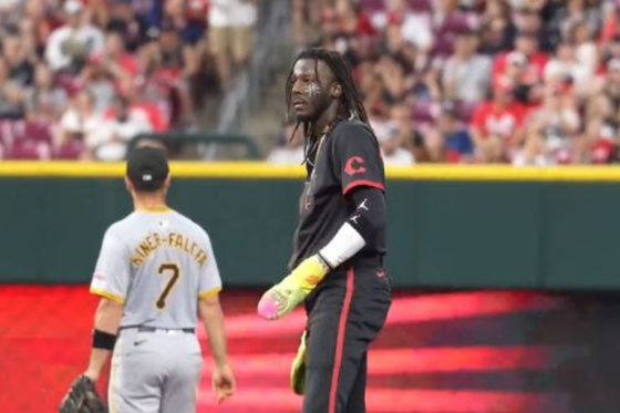 Foto: Redes sociales/captura de pantalla - Elly de la Cruz llegó a 200 robos de base ante los Pittsburgh Pirates