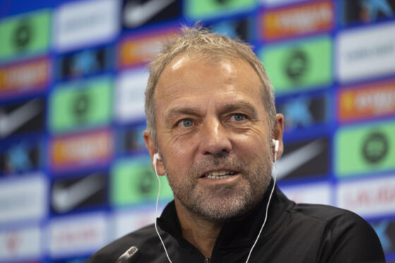 El entrenador del FC Barcelona Hansi Flick, durante la rueda de prensa tras el entrenamiento del FC Barcelona previo al partido de liga ante el Villarreal.(Szczesny) EFE/Alejandro García