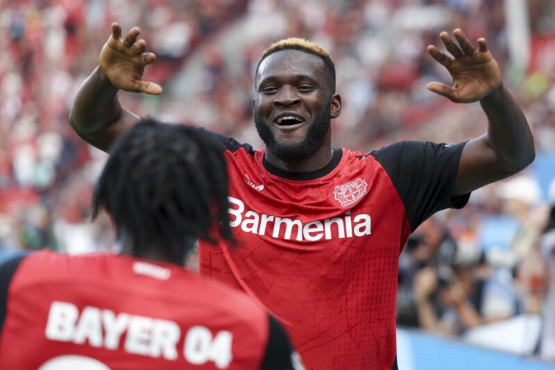 Fichaje de Boniface al Milan: el nuevo reto para Santi Giménez El delantero del Leverkusen Victor Boniface celebra el 4-3 durante el partido de la Bundesliga que han jugado Bayer 04 Leverkusen y VfL Wolfsburg en Leverkusen, Alemania. EFE/EPA/CHRISTOPHER NEUNDORF
