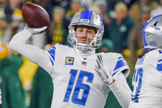 El quarterback de los Detroit Lions, Jared Goff, lanza un pase. Fotografía de archivo. EFEEPATANNEN MAURY