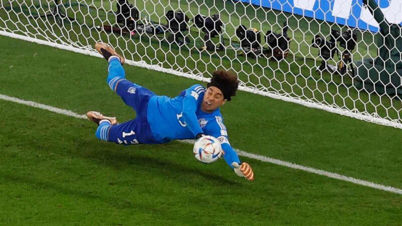 Guillermo Ochoa y Raúl Jiménez a punto de volver al Tri Guillermo Ochoa y Raúl Jiménez a punto de volver al Tri