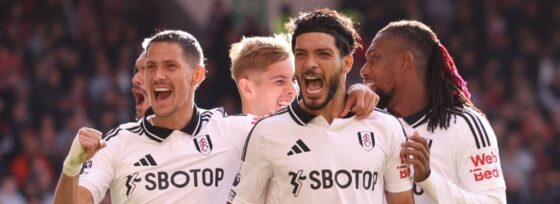 Raúl Jiménez anota su gol 50 en la Premier League.