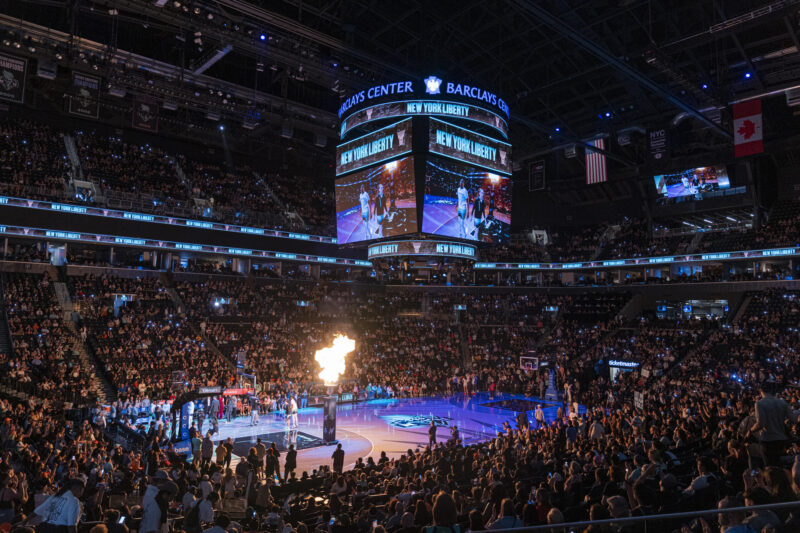 Fotografía de archivo de la vista panorámica de un juego de la WNBA. EFE/Ángel Colmenares