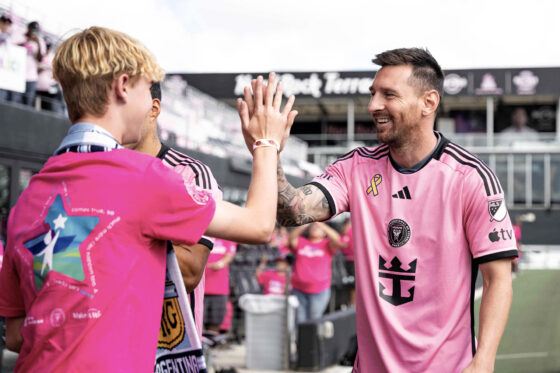 Fotografía del 24 de septiembre de 2024 cedida por Inter Miami CF del argentino Leo Messi durante un evento con niños. EFE/Inter Miami