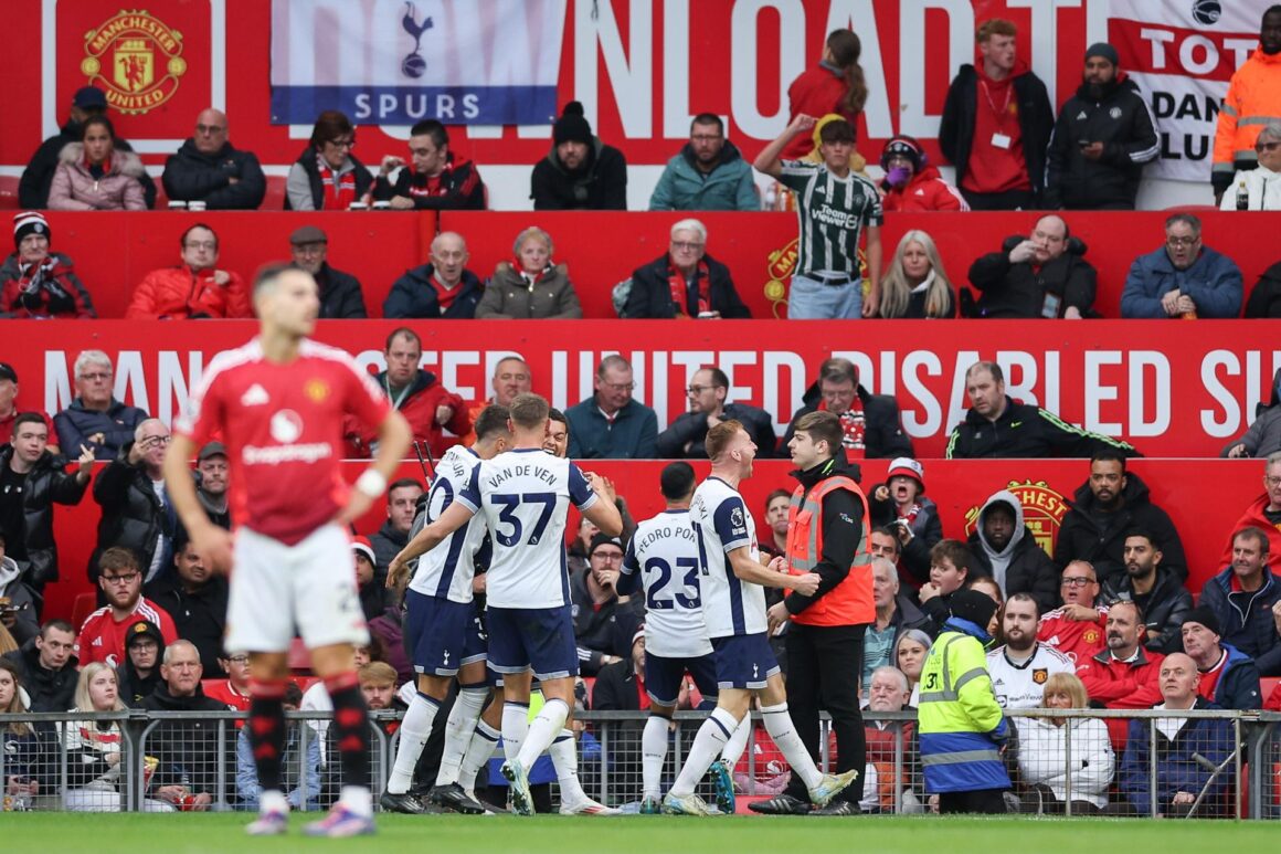 El jugador Dejan Kulusevski, del Tottenham Hotspur, celebra el 0-2 durante el partido de la Premier League que han jugado Manchester United y Tottenham Hotspur, en Manchester, Reino Unido. EFE/EPA/ADAM VAUGHAN