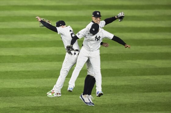 New York (United States), 14/10/2024.- (L-R) Yankees Alex Verdugo, Aaron Judge and Juan Soto celebrate after winning game one of the Major League Baseball (MLB) American League Championship Series between the Cleveland Guardians and the New York Yankees in the Bronx borough of New York, New York, 14 October 2024. The League Championship Series is the best-of-seven games. The winner of the American League Championship Series will face the winner of the National League Championship Series to advance to the World Series. (Liga de Campeones, Nueva York) EFE/EPA/CJ GUNTHER