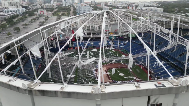 El Tropicana Field sufre daños tras el paso del huracán Milton