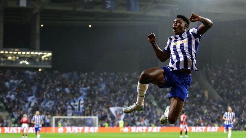 Manchester United despierta a tiempo y evita la derrota Manchester United despierta a tiempo y evita la derrota