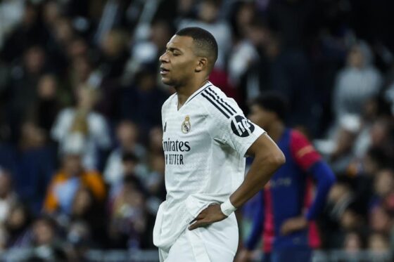 Kylian Mbappé contra el FC Barcelona