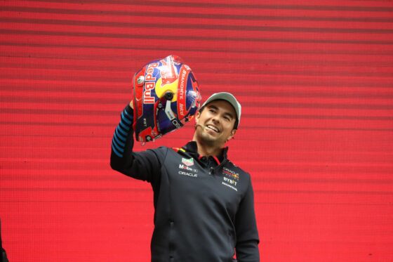 El piloto mexicano Sergio Checo Pérez, posa este miércoles, durante una rueda de prensa en la Ciudad de México (México). EFE/Mario Guzmán (TV/Streaming)