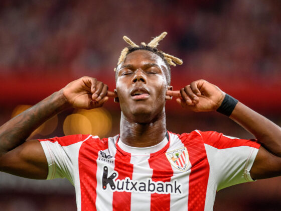 El delantero Nico Williams del Athletic Club de Bilbao celebra su gol ante el Slavia de Praga durante el partido de Liga Europa disputado este jueves en San Mamés. EFE/ Javier Zorrilla
