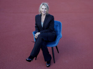 Nadia Comaneci, ganadora de nueve medallas olímpicas y puntuada con los primeros dieces de la historia de la gimnasia, en Montreal 1976, declaró a EFE que Simon Biles es "sin duda, la actual abanderada de la gimnasia mundial", como lo fue ella hace varias décadas, pero opinó que no sabe quién llegará más lejos, si la estadounidense o la brasileña Rebeca Andrade, ambas medallistas en los Juegos de París. Como embajadora de la Fundación Sanitas ha pasado este jueves por Madrid, dónde se han celebrado los II Juegos Inclusivos entre deportistas con y sin discapacidad. EFE/Juan Carlos Hidalgo