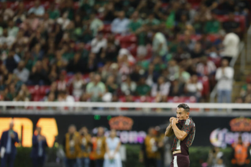 Selección Mexicana se lleva la victoria vs Estados Unidos tras 5 años Andrés Guardado de México besa la camiseta en un partido amistoso ante Estados Unidos, este martes en el Estadio Akron, en Guadalajara (México). EFE/ Francisco Guasco