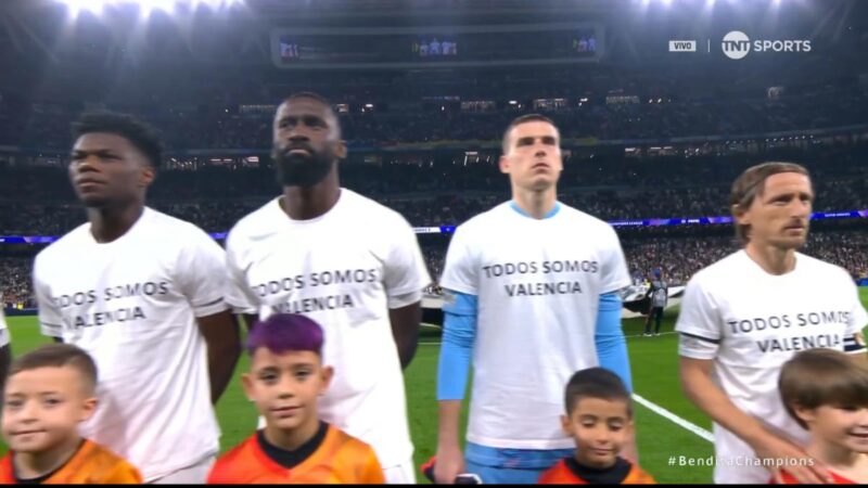 El Santiago Bernabéu recibe a silbidos el himno de la Champions Santiago Bernabéu