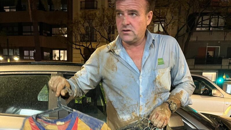 Hincha del Valencia arriesga la vida por su colección de camisetas
