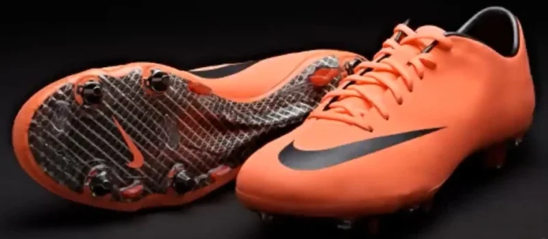MERCURIAL VAPOR II R9 2004 . Foto: Captura de pantalla: YouTube SocceFan