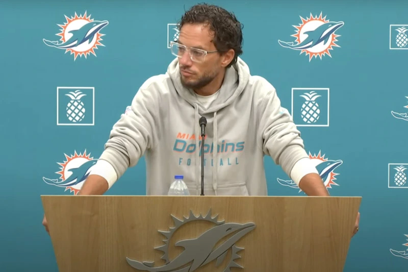 Tyreek Hill abre la puerta a dejar Miami Dolphins: "Me voy" Michael Lee McDaniel, coach de los Miami Dolphins