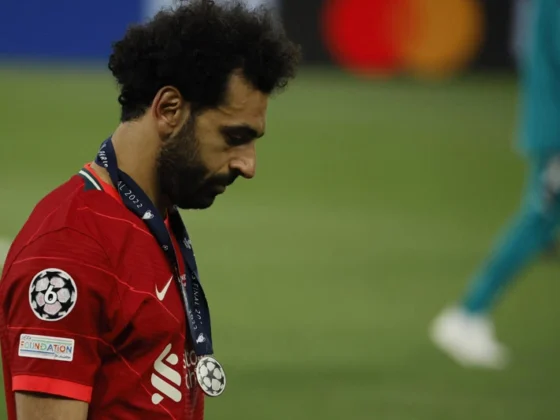 Mohamed Salah tendría un pie fuera el Liverpool