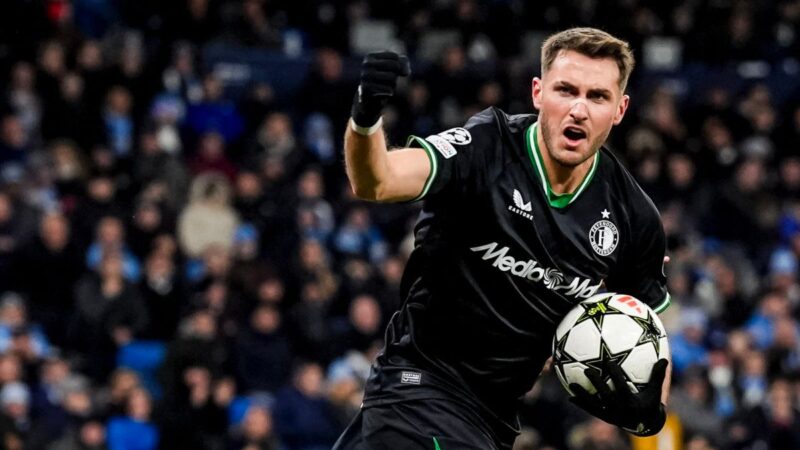 Santiago Giménez regresa con gol ante el Manchester City (VÍDEO)