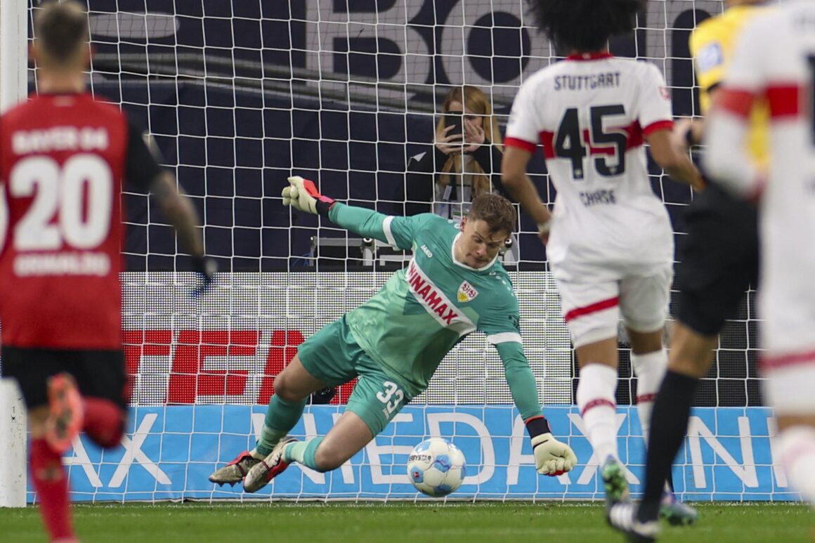 Leverkusen (Germany), 01/11/2024.- Goalkeeper Alexander Nuebel of Stuttgart in action during the German Bundesliga soccer match between Bayer Leverkusen and VfB Stuttgart in Leverkusen, Germany, 01 November 2024. (Alemania) EFE/EPA/CHRISTOPHER NEUNDORF CONDITIONS - ATTENTION: The DFL regulations prohibit any use of photographs as image sequences and/or quasi-video.