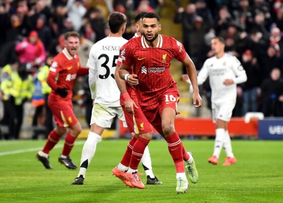 Cody Gakpo del Liverpool celebra tras marcar el 2-0 contra el Real Madrid.