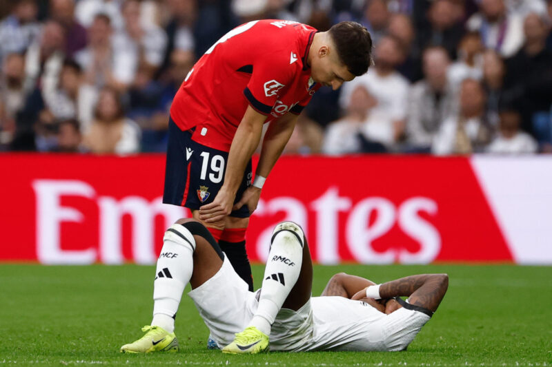 Rodrygo y Lucas Vázquez preocupan al Real Madrid por su recuperación El madridista Rodrygo se duele tras su lesión en el partido ante Osasuna. EFE/Daniel Gonzalez