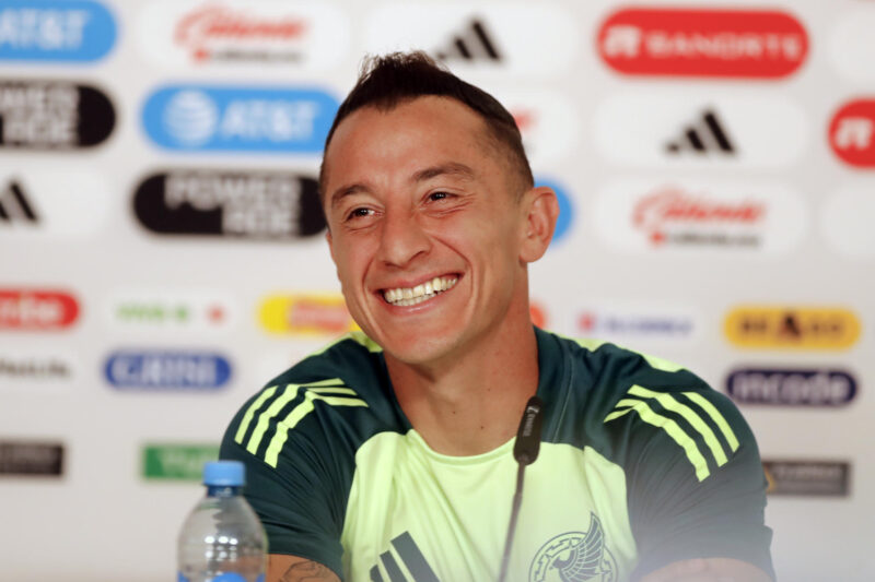 Fotografía de archivo del futbolista mexicano Andrés Guardado durante una rueda de prensa en el Estadio Akron de Guadalajara (México). EFE/ Francisco Guasco