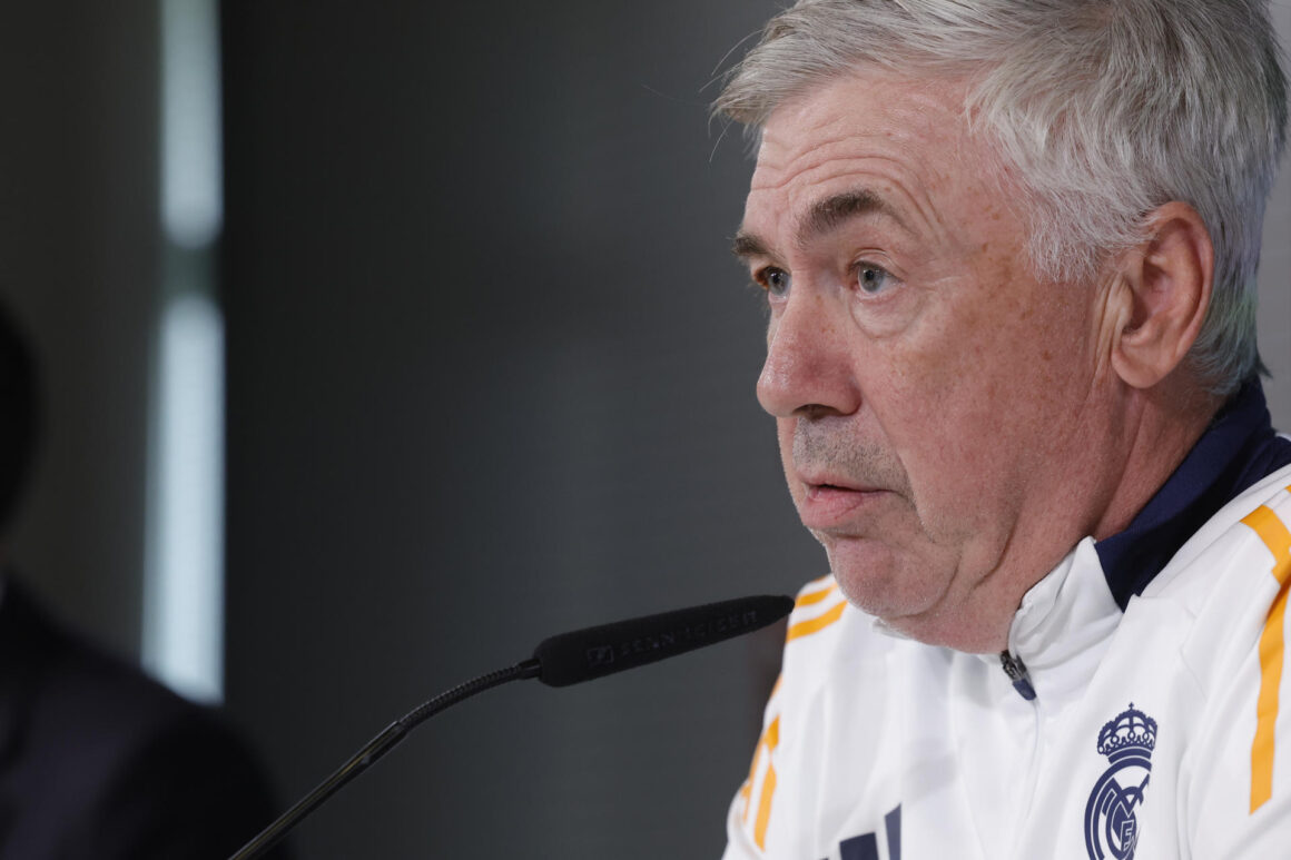 El entrenador del Real Madrid, Carlo Ancelotti, ofrece una rueda de prensa después del entrenamiento del equipo este sábado en la Ciudad Deportiva de Valdebebas en la víspera del su partido de LaLiga contra el Getafe. EFE/ Zipi