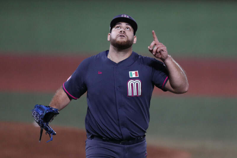 Clásico Mundial de Béisbol 2026: grupos y calendario confirmados El mexicano Luis Rodríguez () celebra una maniobra que neutralizó a Puerto Rico durante el juego de la segunda jornada de la serie Premier 12 de béisbol que transcurre en Guadalajara. EFE/Francisco Guasco