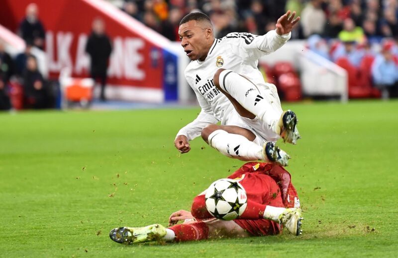 Kylian Mbappé erró un penal y deja al borde del nocaut al Real Madrid Kylian Mbappé erró un penal y deja al borde del nocaut al Real Madrid